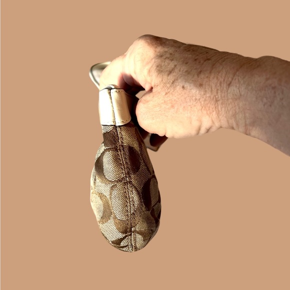 Coach Wristlet NWOT Jacquard Logo Print Crean Leather Trim Brown Tan Exterior - Picture 7 of 15